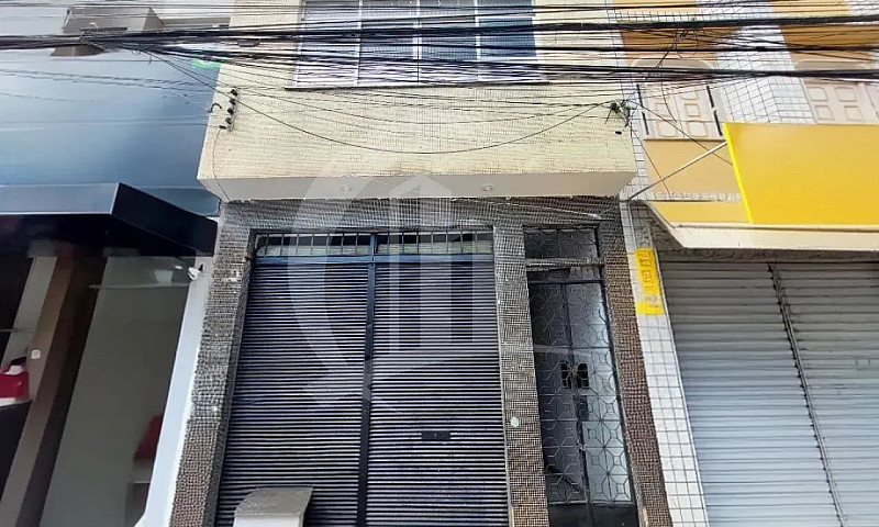 Casa Comercial De 23...
