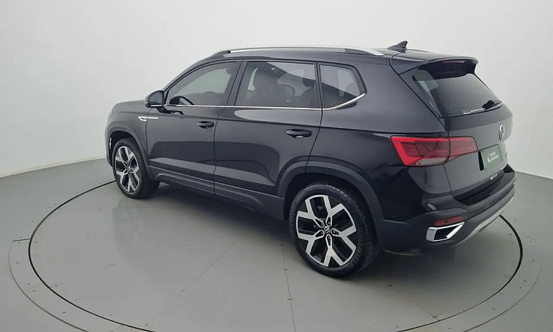 Volkswagen Taos 2024...