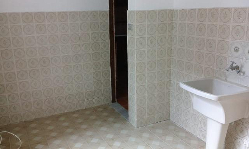 Alugo Casa...