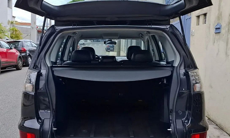 Mitsubishi Outlander...