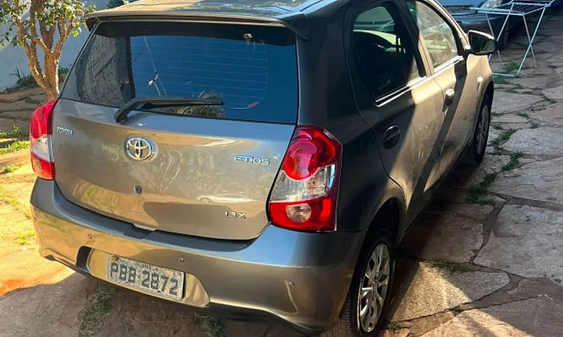 Toyota Etios X 1.3 F...