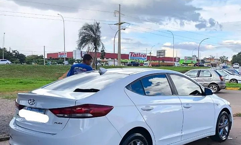 Hyundai Elantra 2.0 ...