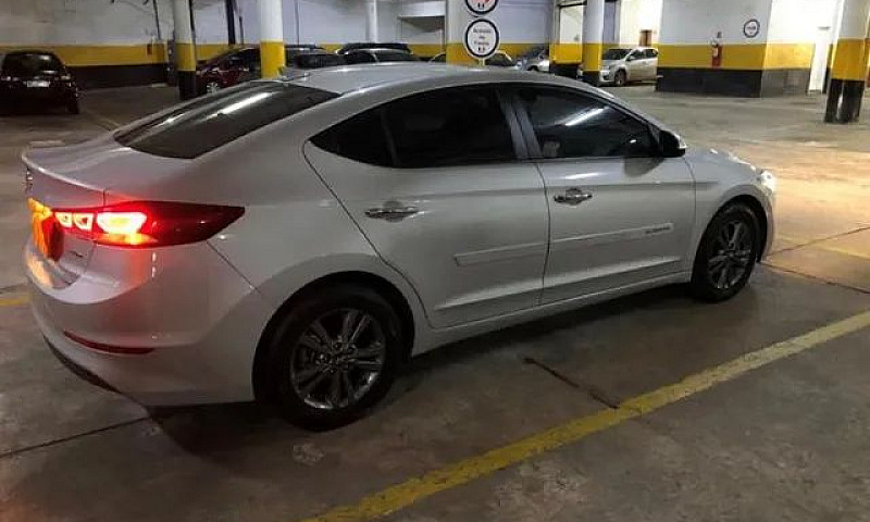 Hyundai Elantra 2017...