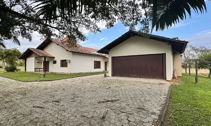 Ampla Casa Com 300M²...