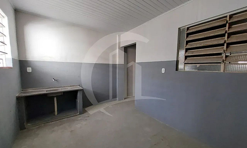 Casa Comercial De 23...