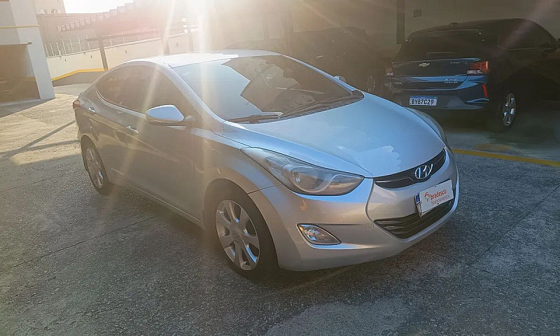Hyundai Elantra 2012...