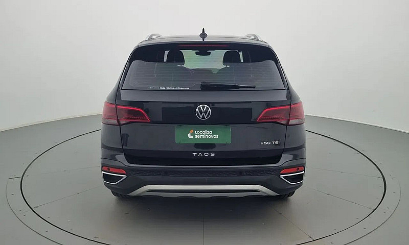 Volkswagen Taos 2024...
