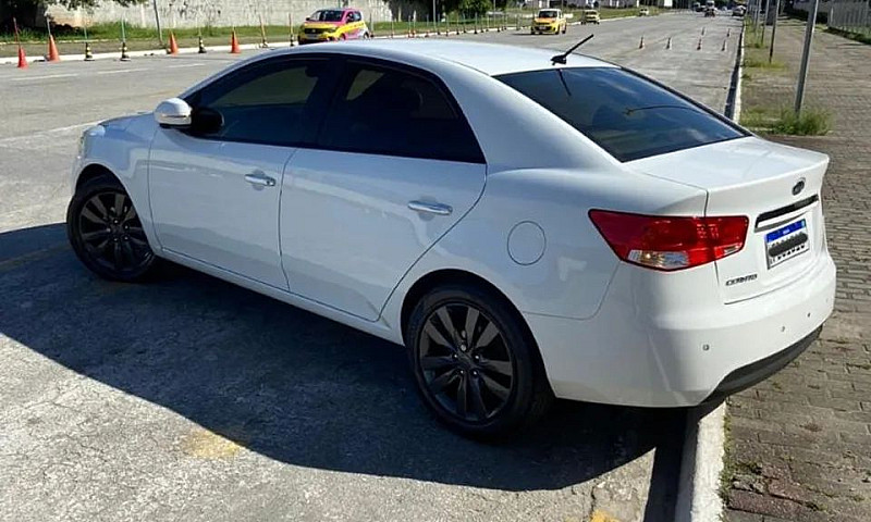 Kia Motors Cerato 1....