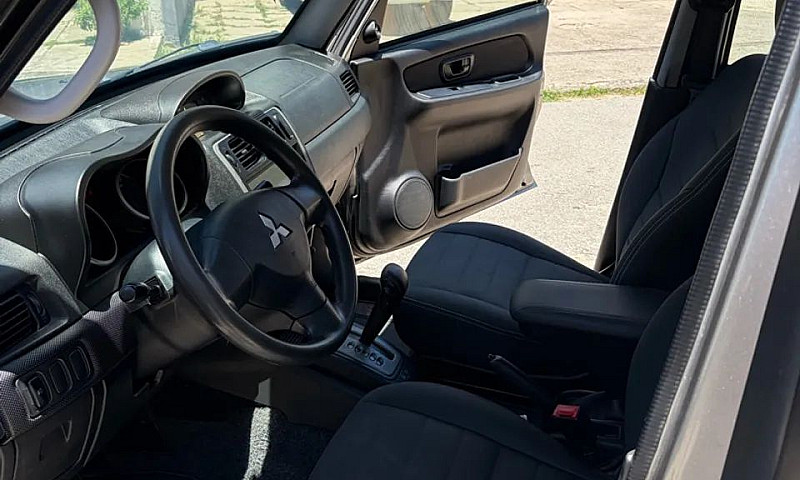 Mitsubishi Pajero Tr...