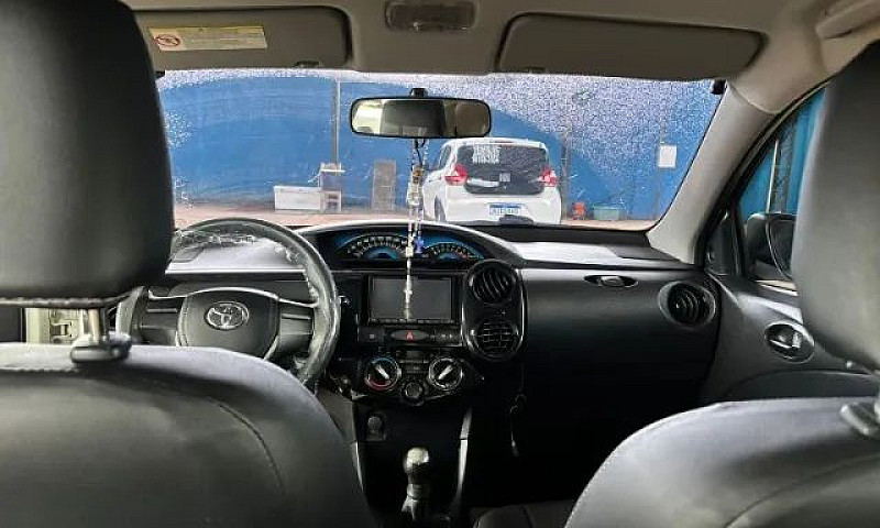 Toyota Etios X 1.3 F...