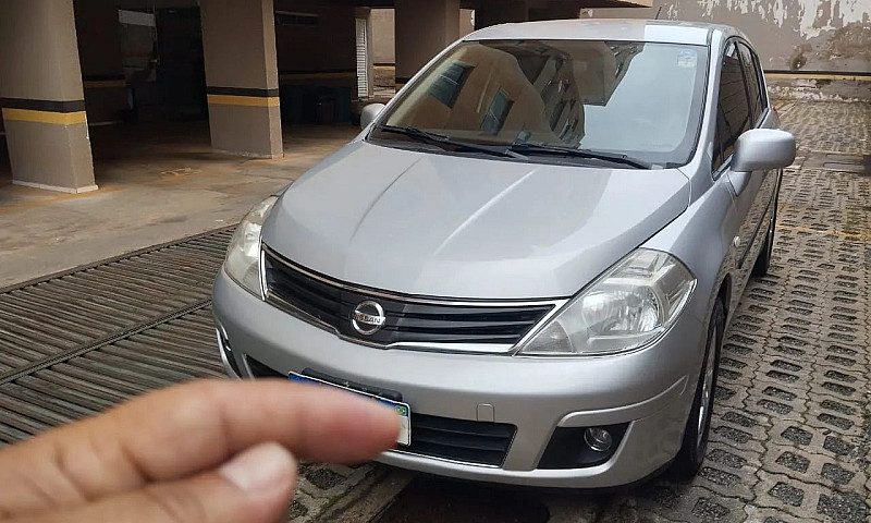 Nissan Tiida S 1.8/1...
