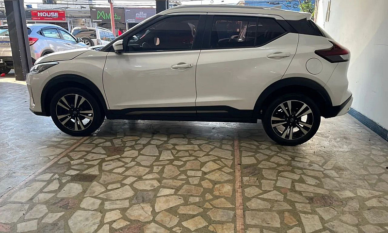Nissan Kicks Exclusi...