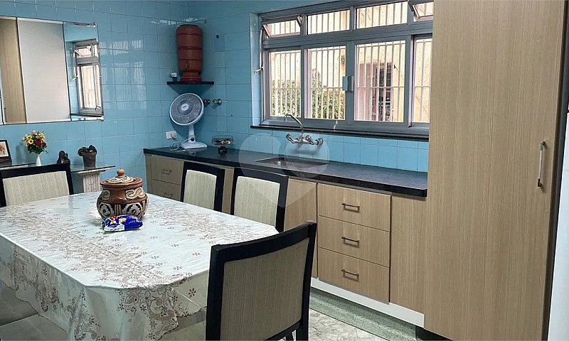 Casa Com 3 Quartos À...