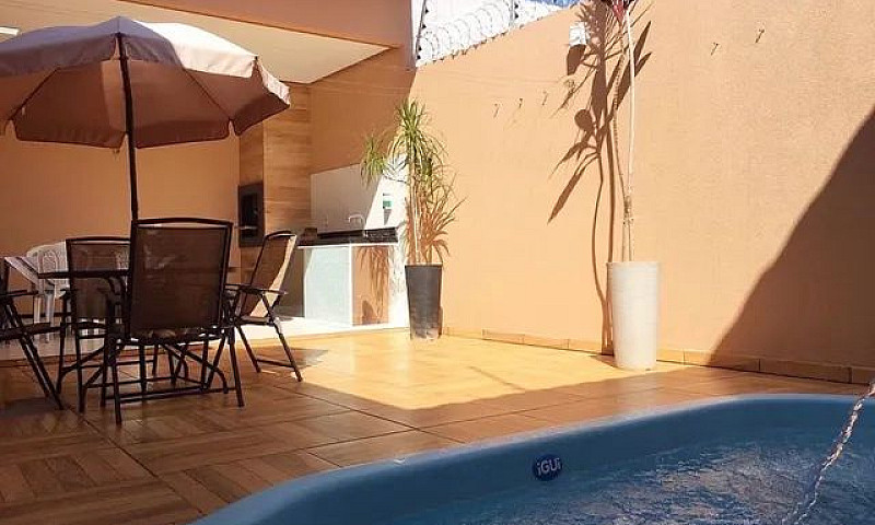 Casa Com Piscina E A...
