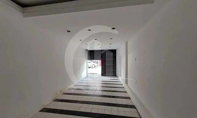 Casa Comercial De 23...
