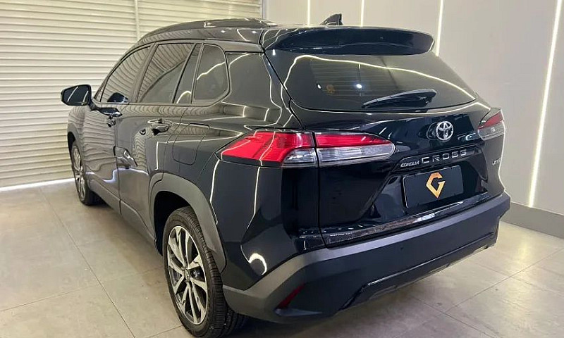 Toyota Corolla Cross...