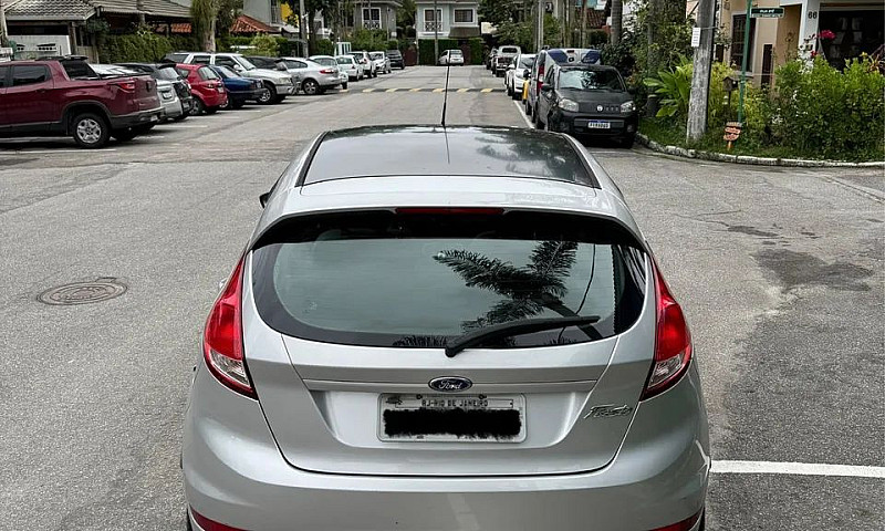 Ford Fiesta Se 1.6 1...