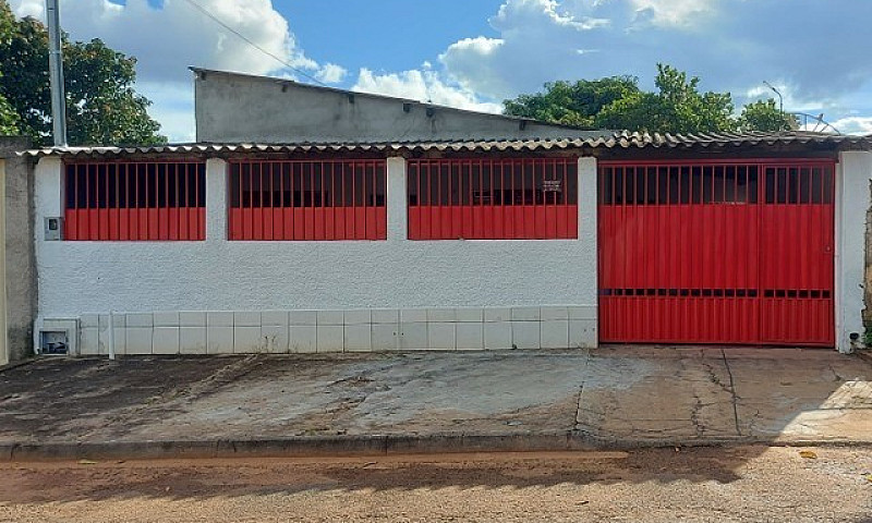 Ótima Casa 3 Quartos...