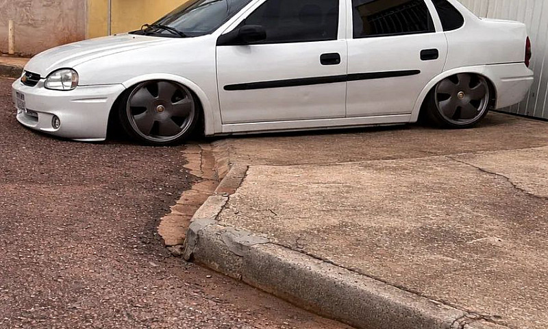 Chevrolet Corsa Seda...