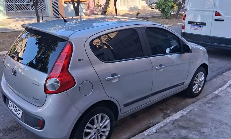 Fiat Palio Essence 1...