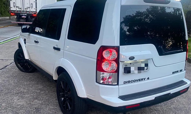 Land Rover Discovery...