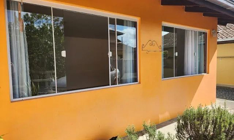 Aluga-Se Casa Exclus...