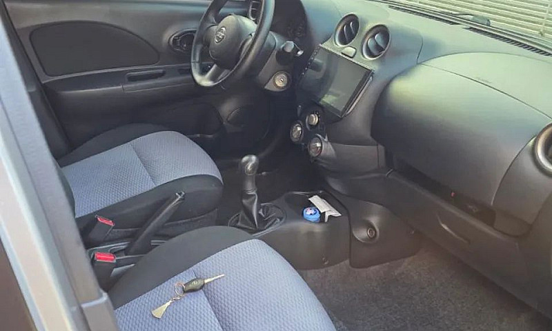 Nissan March S 1.0 1...