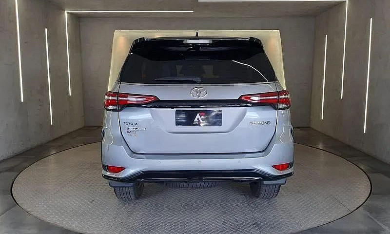 Toyota Hilux 4X2 2.8...