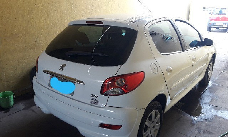 Peugeot 207  2014...