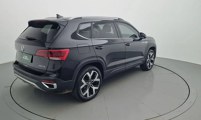 Volkswagen Taos 2024...