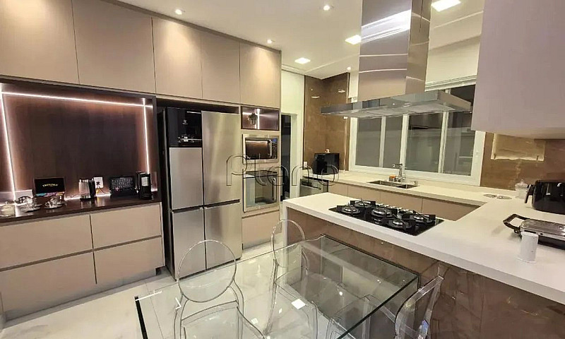 Sobrado À Venda Em C...