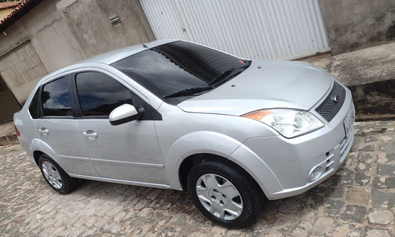 Vende-Se Um Ford Fie...