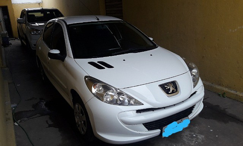 Peugeot 207  2014...