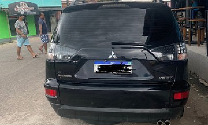 Mitsubishi Outlander...