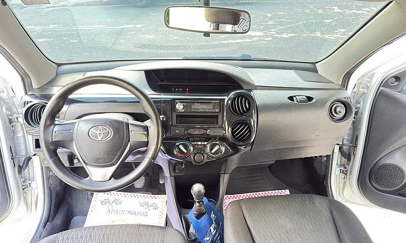 Toyota Etios X 1.3 F...