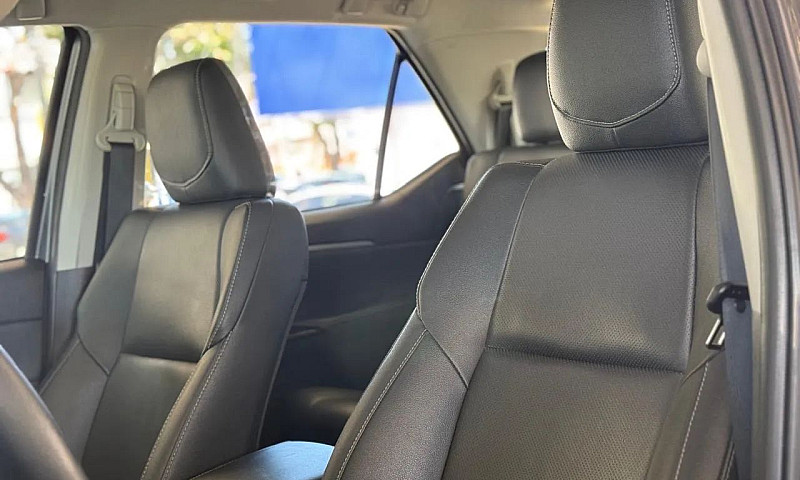 Toyota Hilux Sw4 Srx...