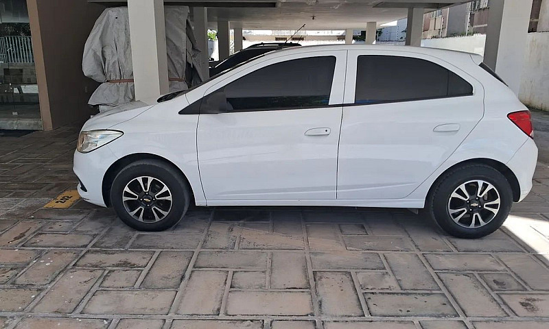Chevrolet Onix Hatch...