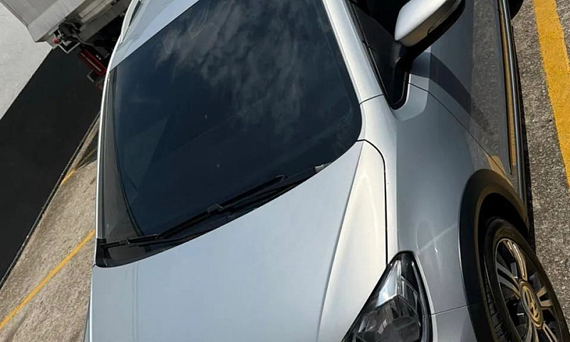 Volkswagen Up! Cross...