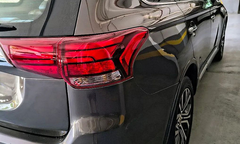 Mitsubishi Outlander...