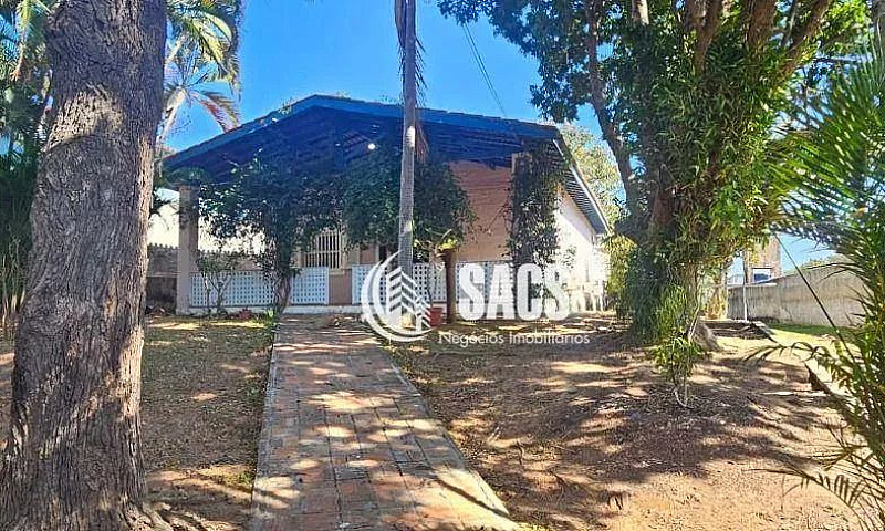 Casa Com 4 Dormitóri...