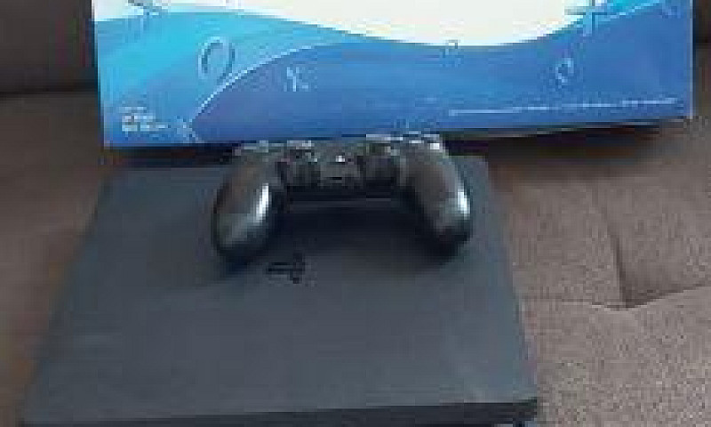 Playstation 4 Slim...