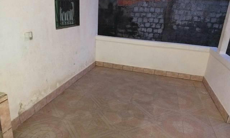 Aluga-Se Casa...