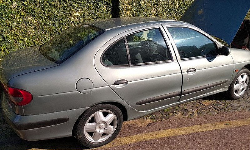 Vendo Megane Sedan 2...