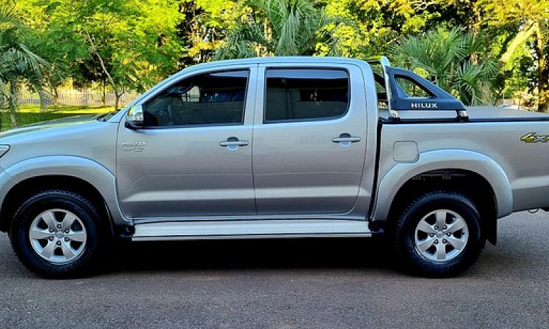 Toyota Hilux Srv 4X4...