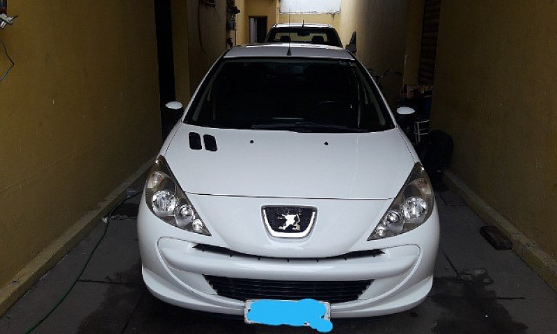 Peugeot 207  2014...