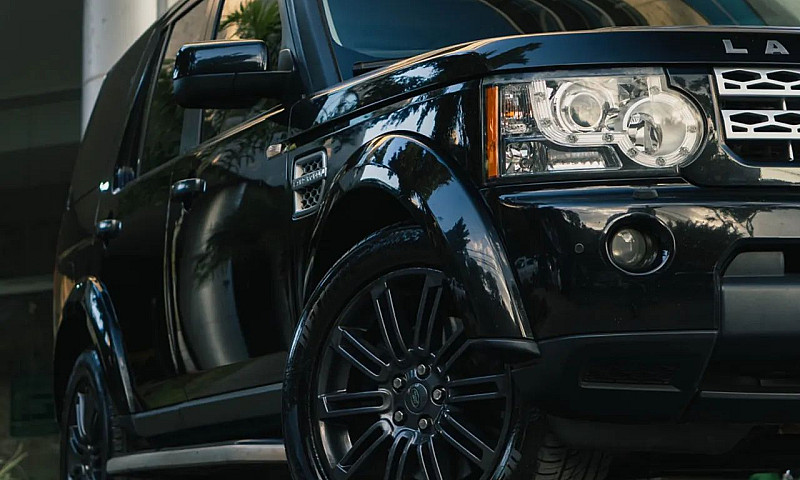 Land Rover Discovery...