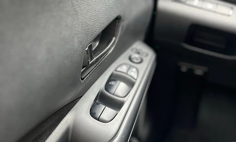 Nissan Kicks Play Ac...