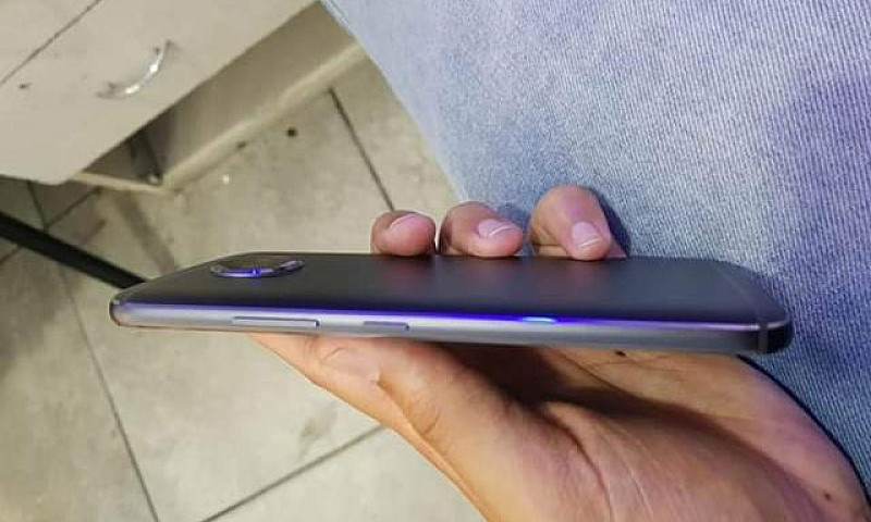 Moto G5S Plus...