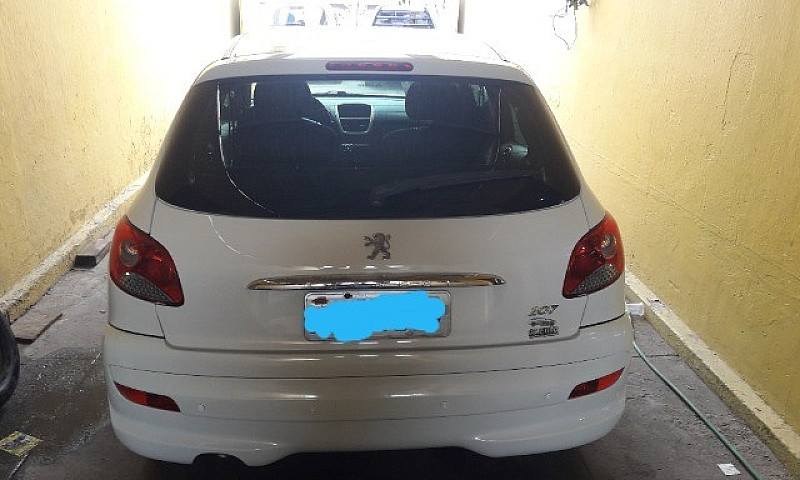 Peugeot 207  2014...