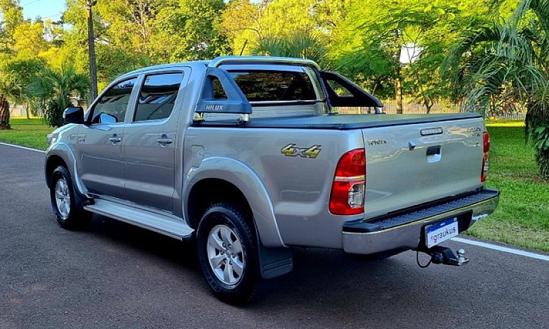 Toyota Hilux Srv 4X4...